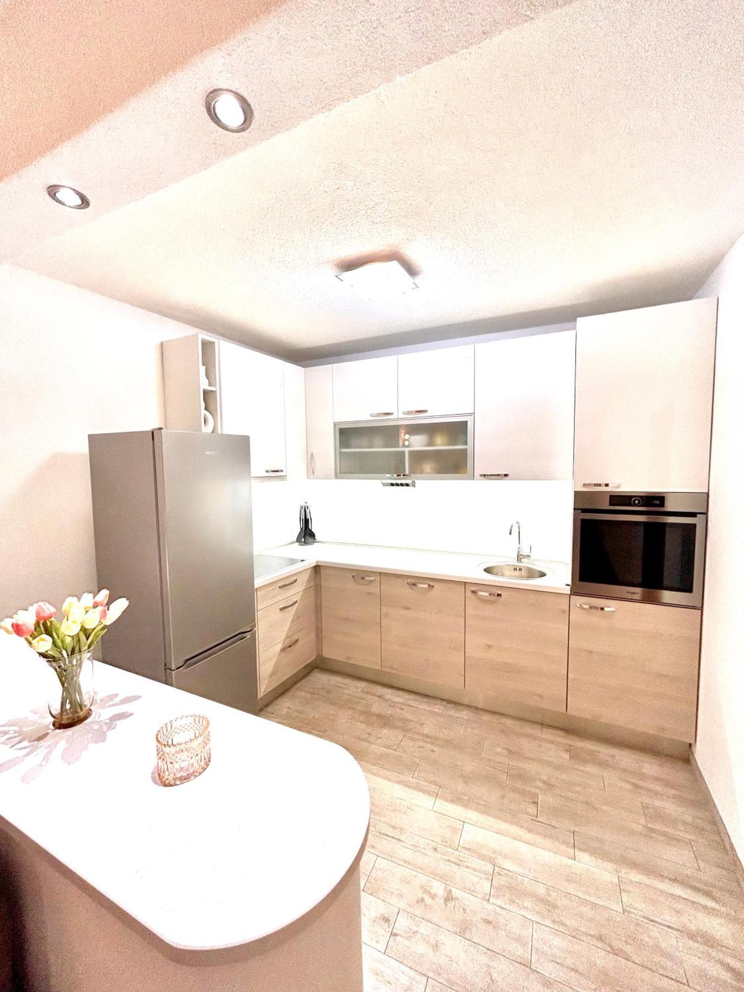 Apartman Zorka ポヴィヤ エクステリア 写真